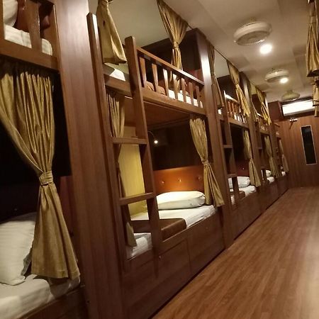Classic Dormitory Bombay Esterno foto