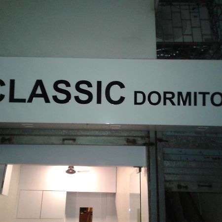 Classic Dormitory Bombay Esterno foto