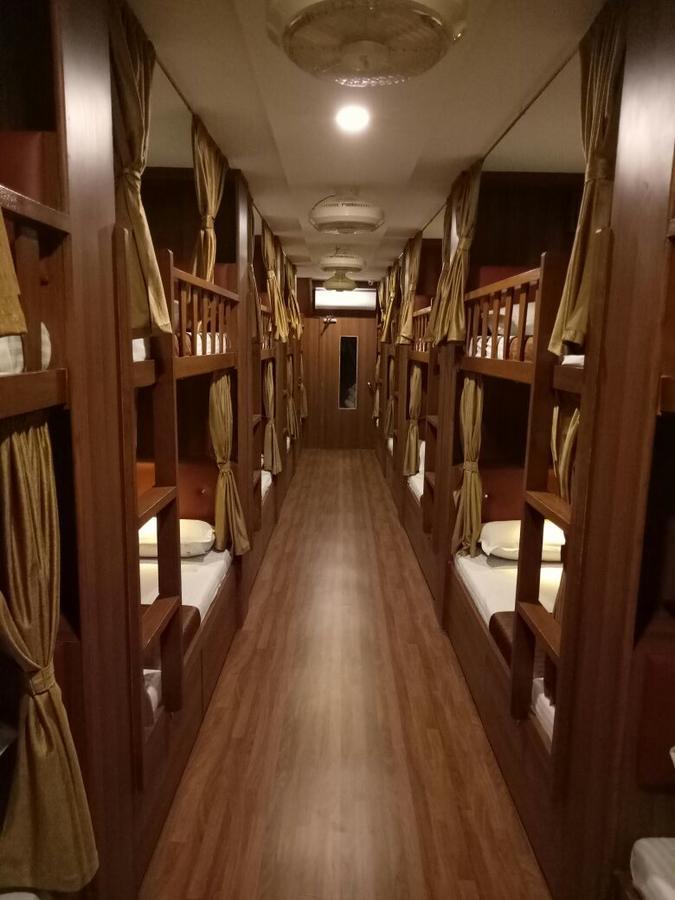 Classic Dormitory Bombay Esterno foto