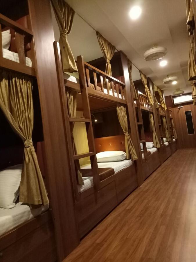 Classic Dormitory Bombay Esterno foto