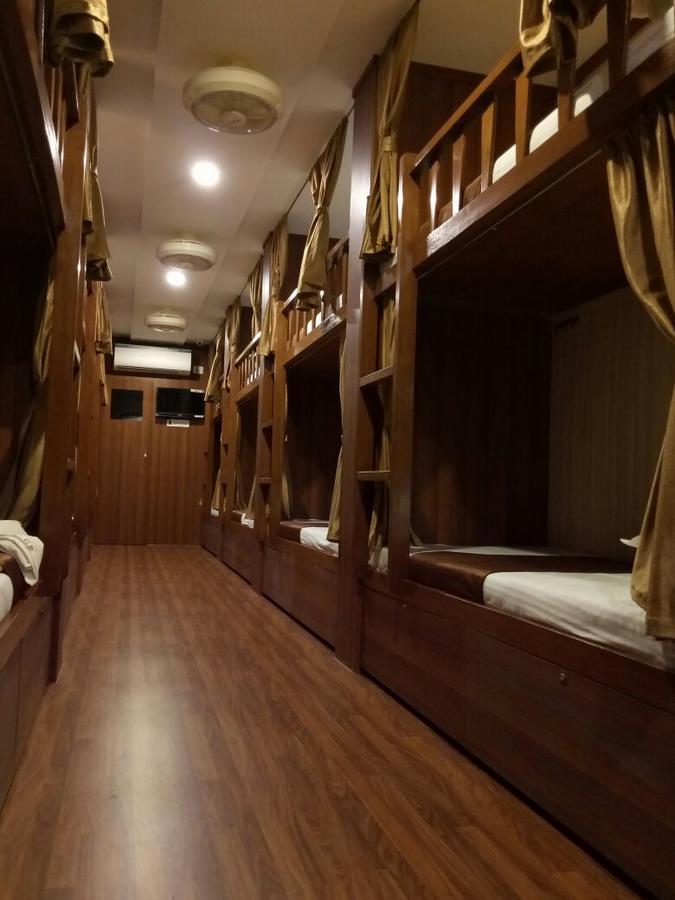 Classic Dormitory Bombay Esterno foto