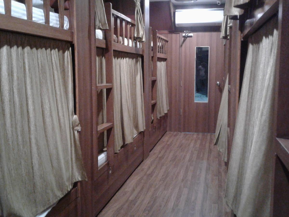Classic Dormitory Bombay Esterno foto