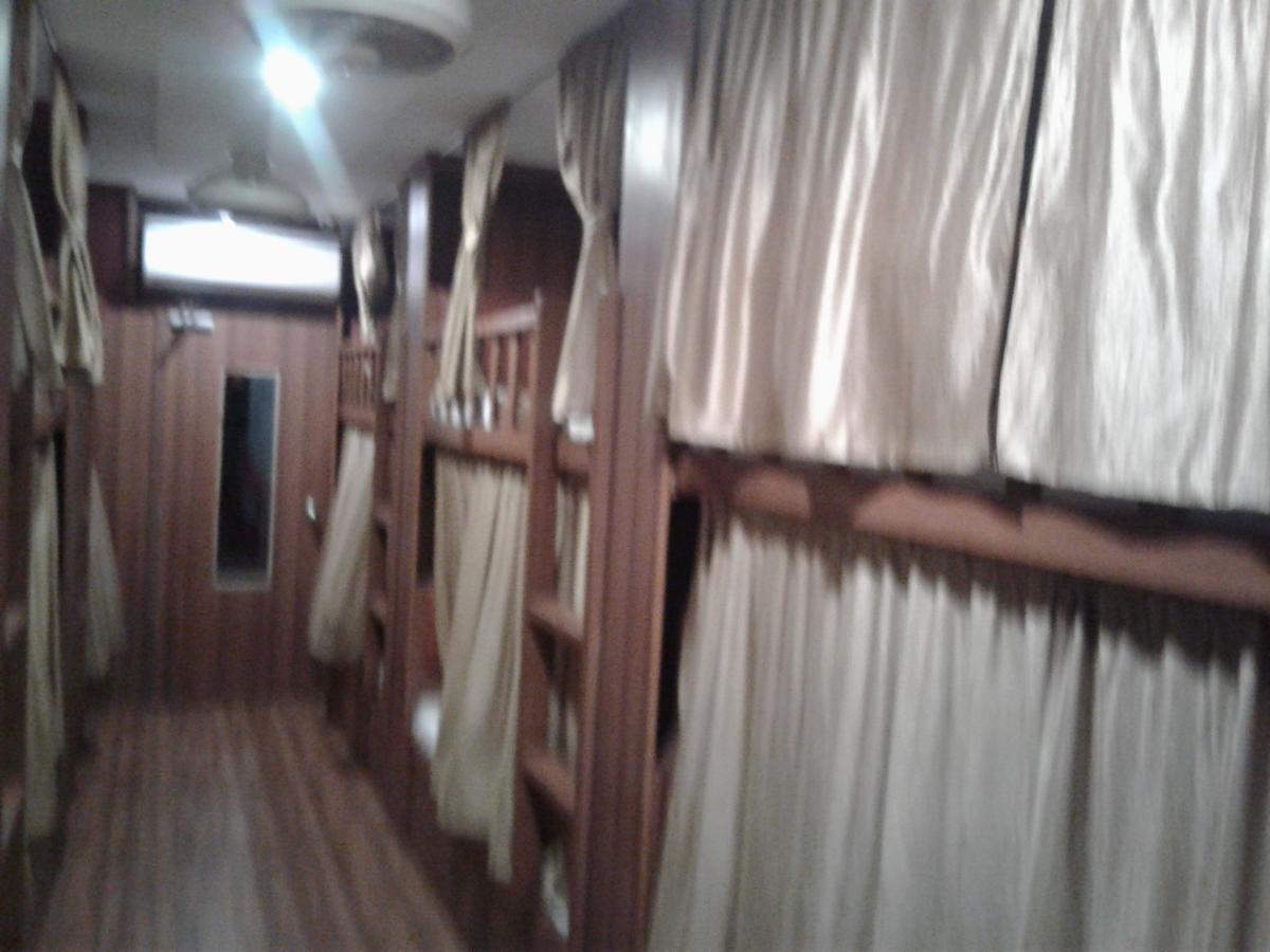 Classic Dormitory Bombay Esterno foto
