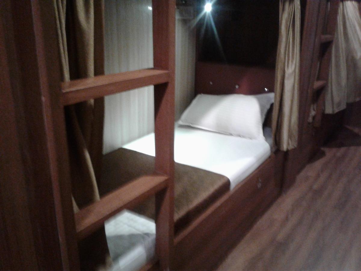 Classic Dormitory Bombay Esterno foto